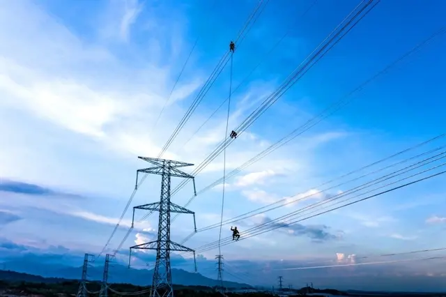 Transmission lines are installed to connect renewable energy plants in Thuận Nam District, Bình Thuận Province
