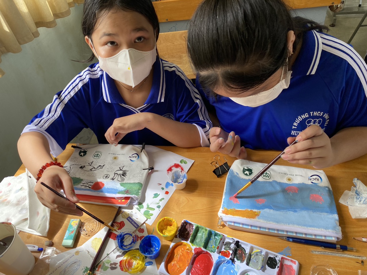 Students in Vinh Dai school were drawing at the contest