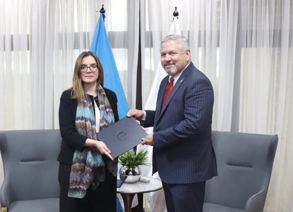  Directora Regional de la UICN entrega cartas credenciales al Canciller de Honduras
