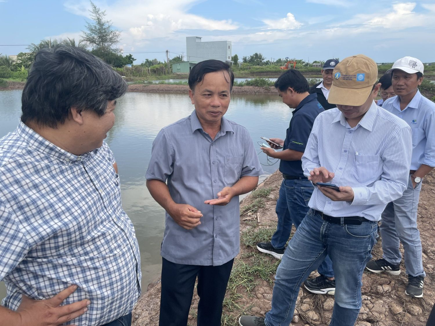 Participants visited local farms during the field trip in Vinh Hau coastal commune, Bac Lieu Province 