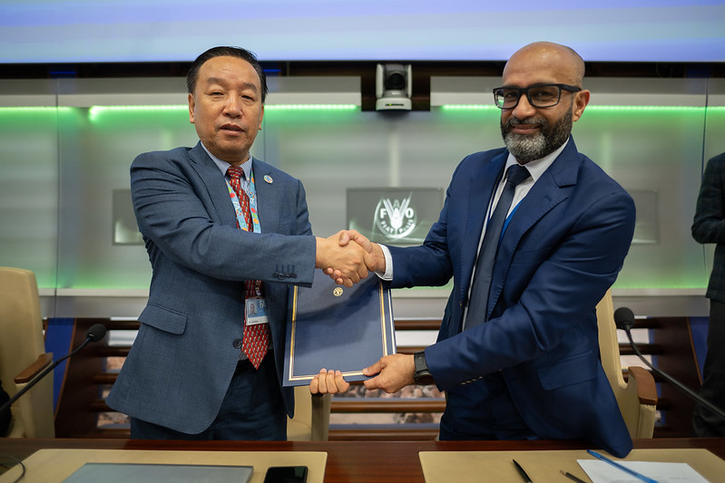 Chetan Kumar, Global Head, Forest and Grasslands, IUCN and Zhimin Wu, Director of FAO’s Forestry Division after signing the agreement