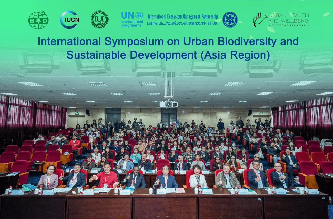 Rows of people sitting in chairs 