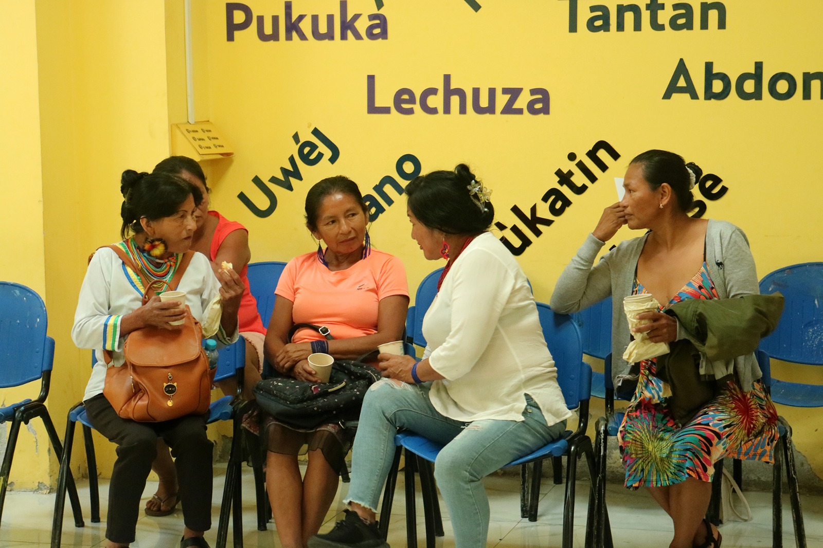 Taller para fortalecimiento de la identidad cultural, asociatividad de las mujeres y empoderamiento - Ecuador.