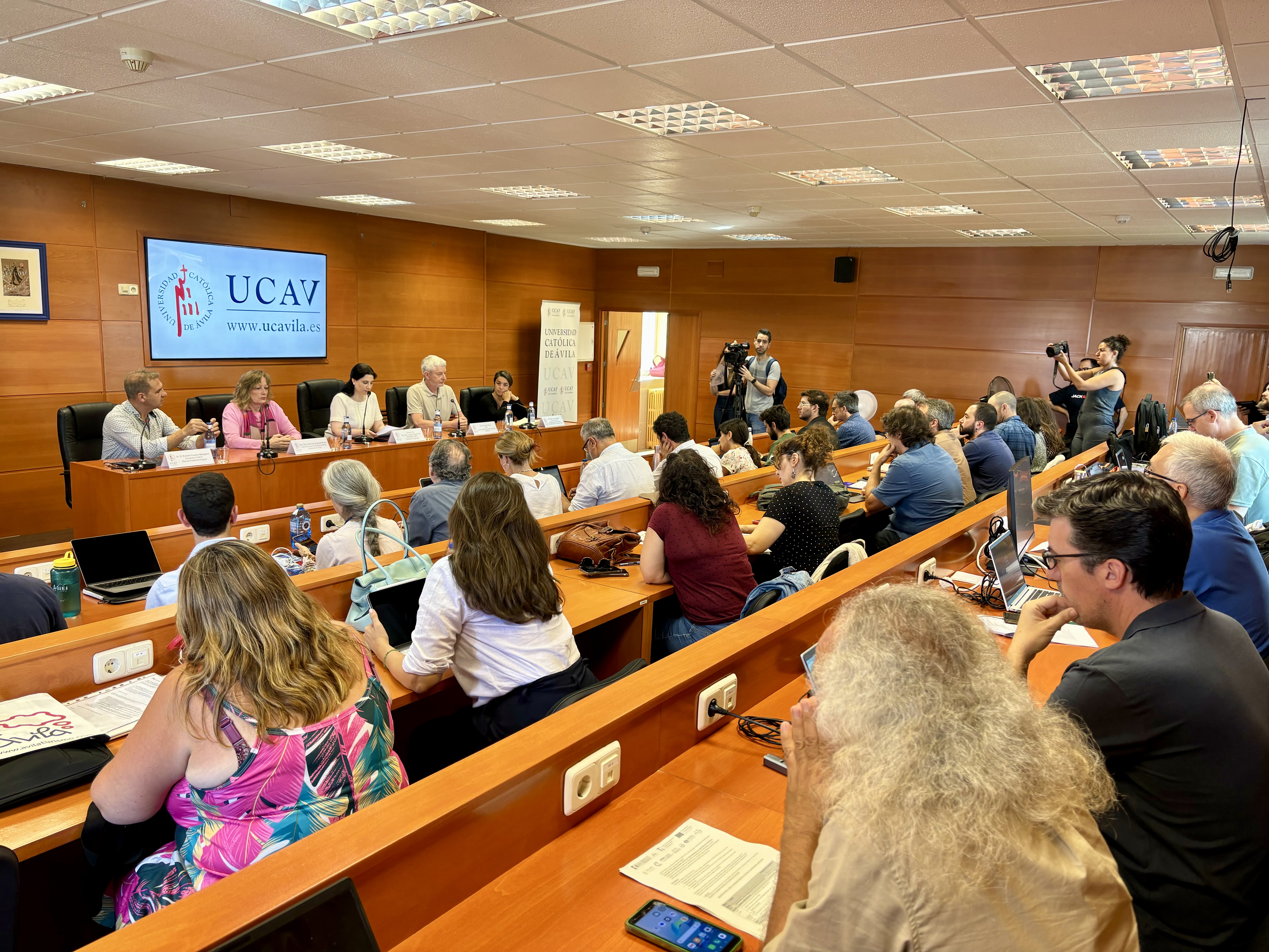 Picture of the room of participants listening to the speakers at the connectivity event