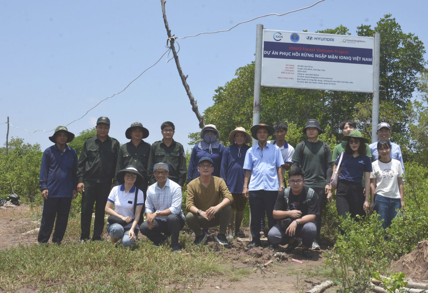 Group photo of HMC, GNI, IUCN, Special Use and Protection Forest Deparment at project signboard