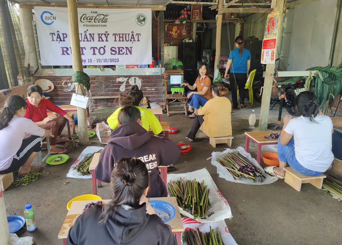 Local women attended the training on lotus fiber extraction 