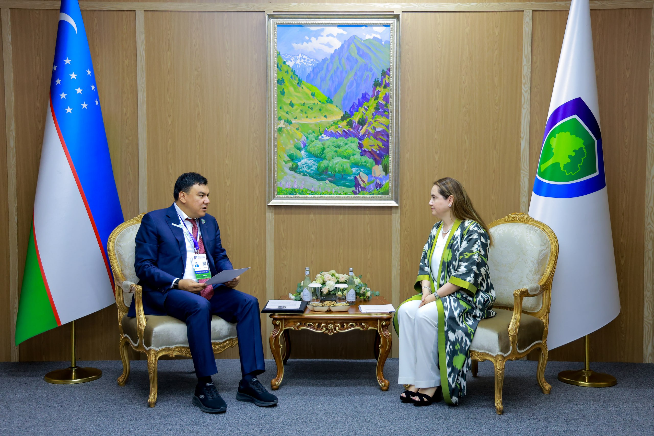 H.E. Mr Aziz Abdukhakimov, Advisor to the President of the Republic of Uzbekistan on Environmental Issues and Chairman of the National Committee on Ecology and Climate Change and Dr Grethel Aguilar, IUCN Director General at the sidelines of the Eighth GEF Assembly in Samarkand, Uzbekistan, June 2026