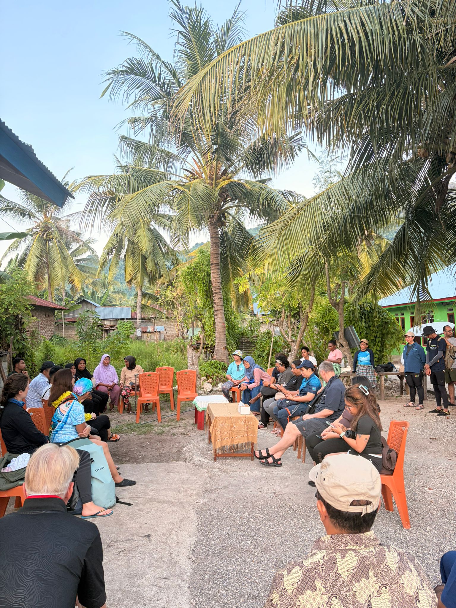 Stakeholder dialogue with local communities and partners in Alor MPA. ©IUCN, Siska Sihombing