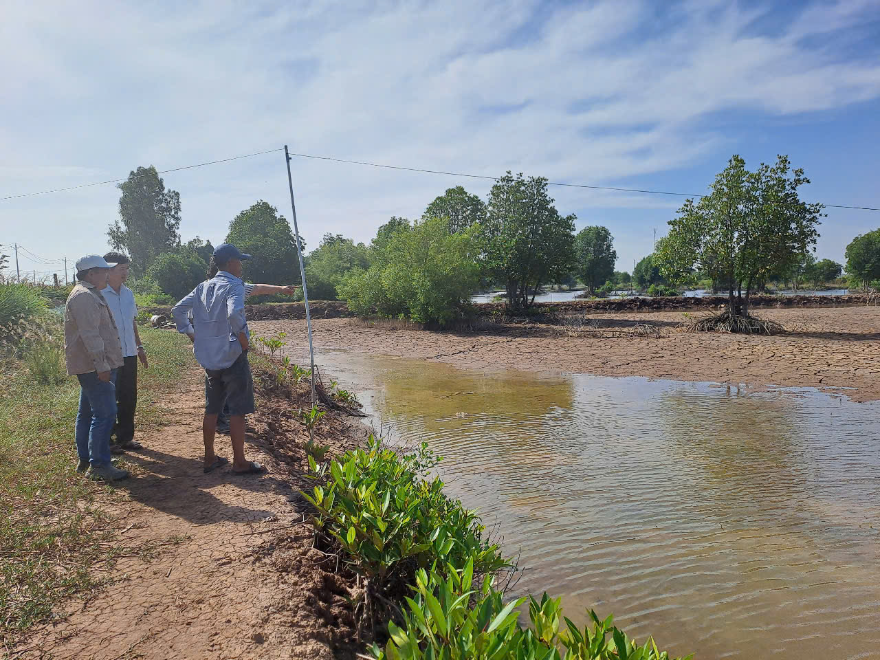IUCN staff surveyed mangrove forest next to an aquaculture pond of a household participating in the project
