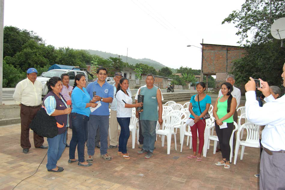 Entrega de plantas en las comunidades de la Parroquia Honorato Vásquez 