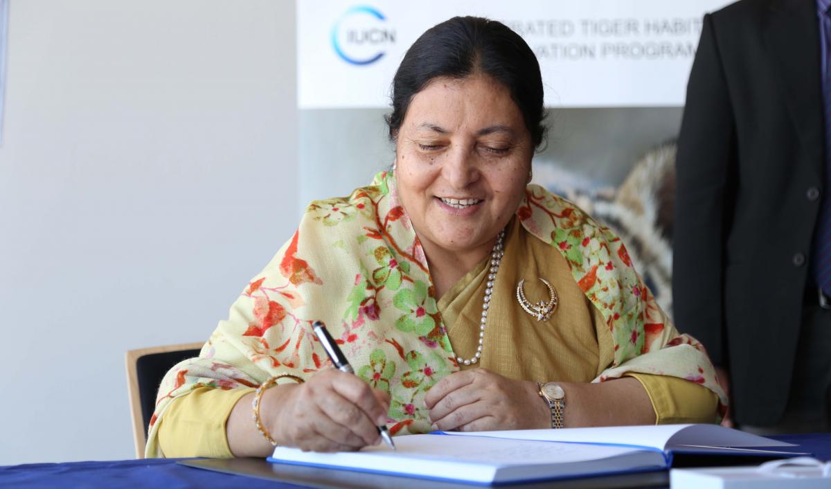 Her Excellency Right Honourable President of the Federal Democratic Republic of Nepal Bidya Devi Bhandari signing the IUCN guest book