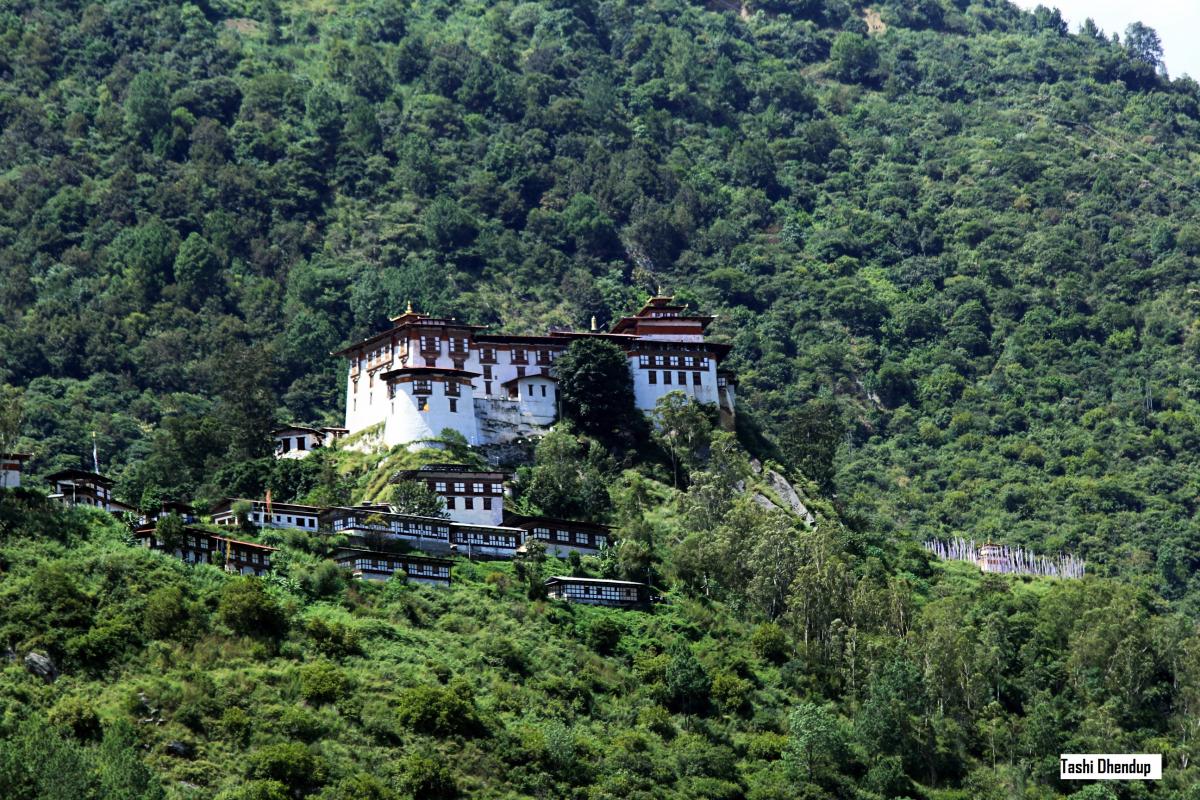 Lhuntse Dzong - Tashi Dhendup 