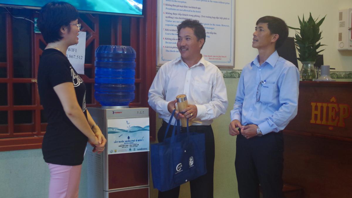 IUCN and Ly Son MPA provide reusable bottles to a participating hotel 