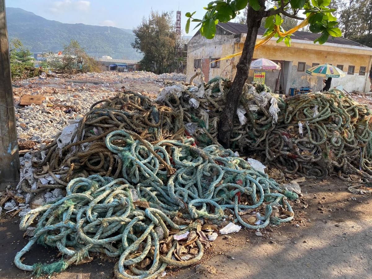 Fishing ropes were uncollected 