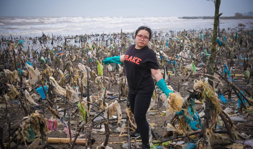 A plastic polluted beach in Viet Nam © Hung Lekima