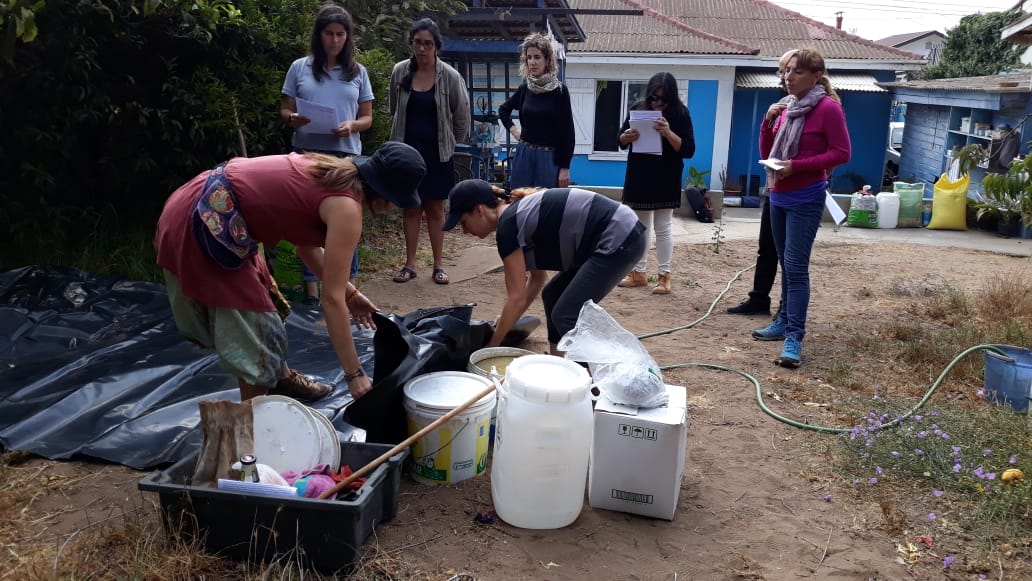 Estas capacitadoras trabajan con comunidades marginadas en la provincia chilena de Valparaíso, ayudando a diseñar intervenciones que promueven la conservación y la resiliencia al clima, al tiempo que fomentan los medios de vida locales. 