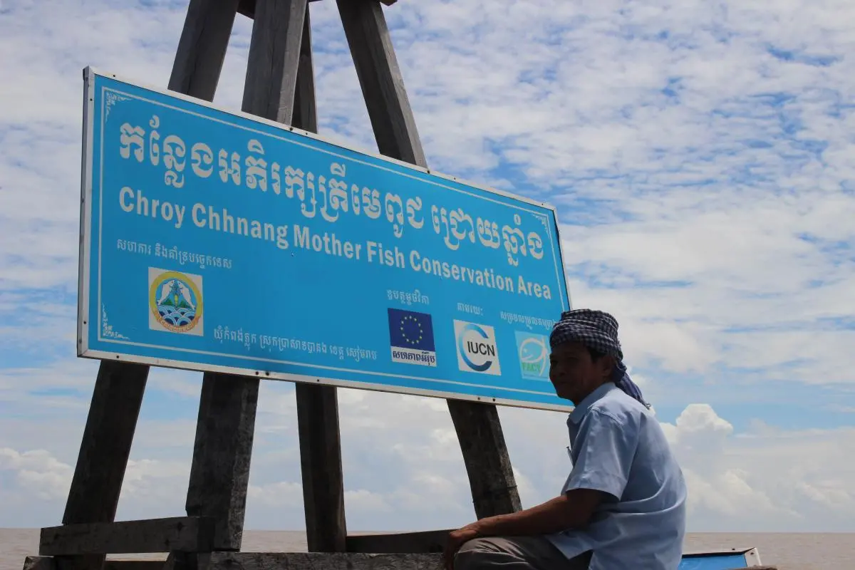 FCA Signboard at Chroy Chhnang Mother Fish Conservation Area, Kampong Phluk, Siem Reap. © IUCN Cambodia / Sorn Pheakdey