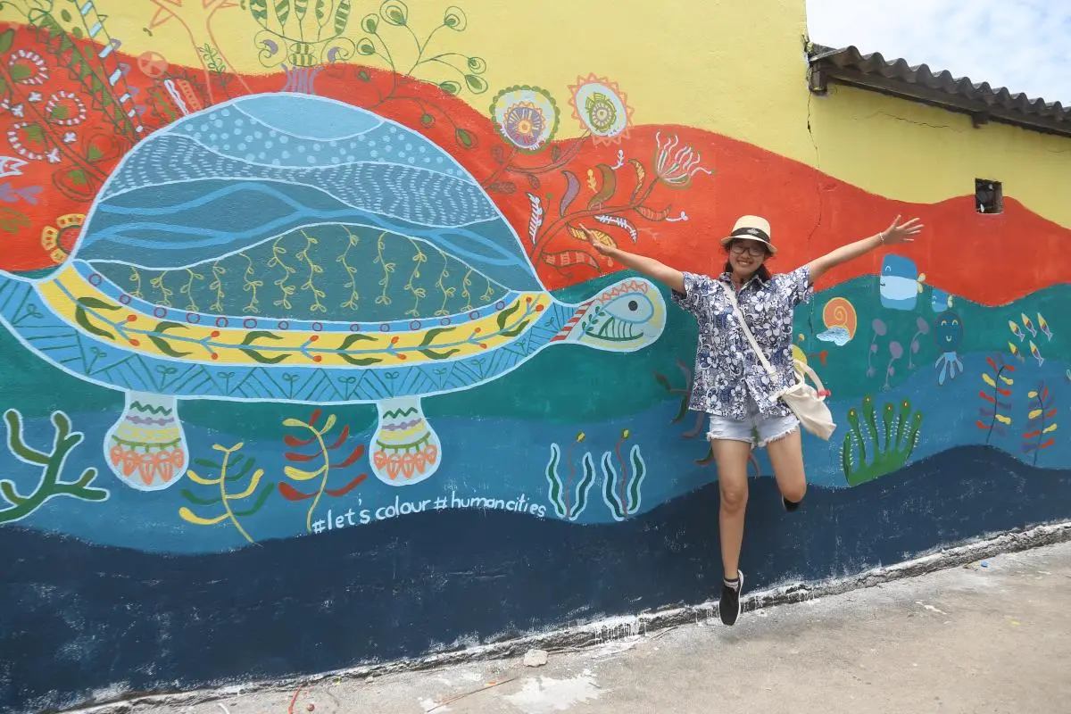 Mural "I love sea turtles" by the artist Le Thi Thuc Vi