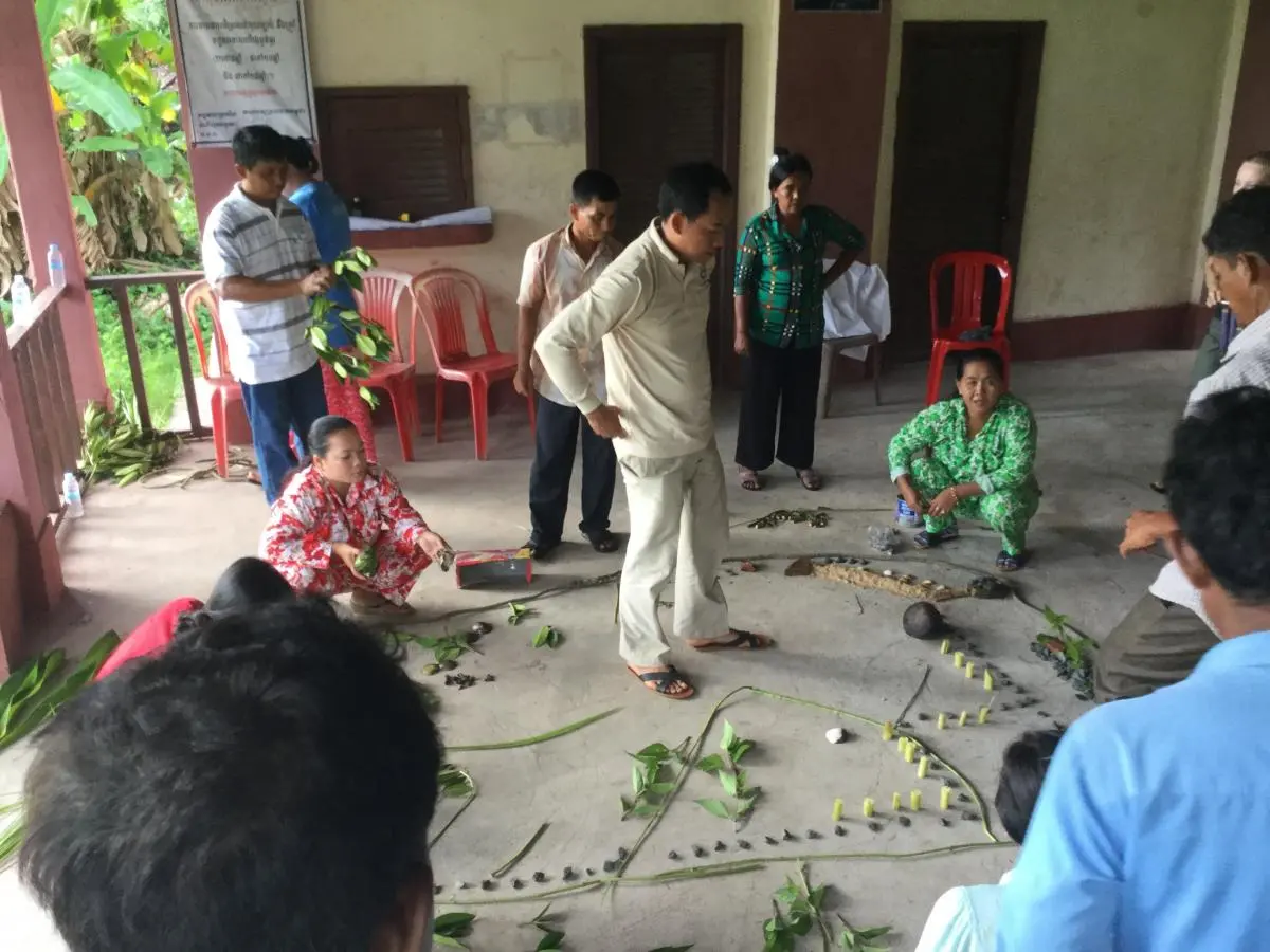 Sonim Veth, IUCN Cambodia Field Coordinator, initiates the mapping activity