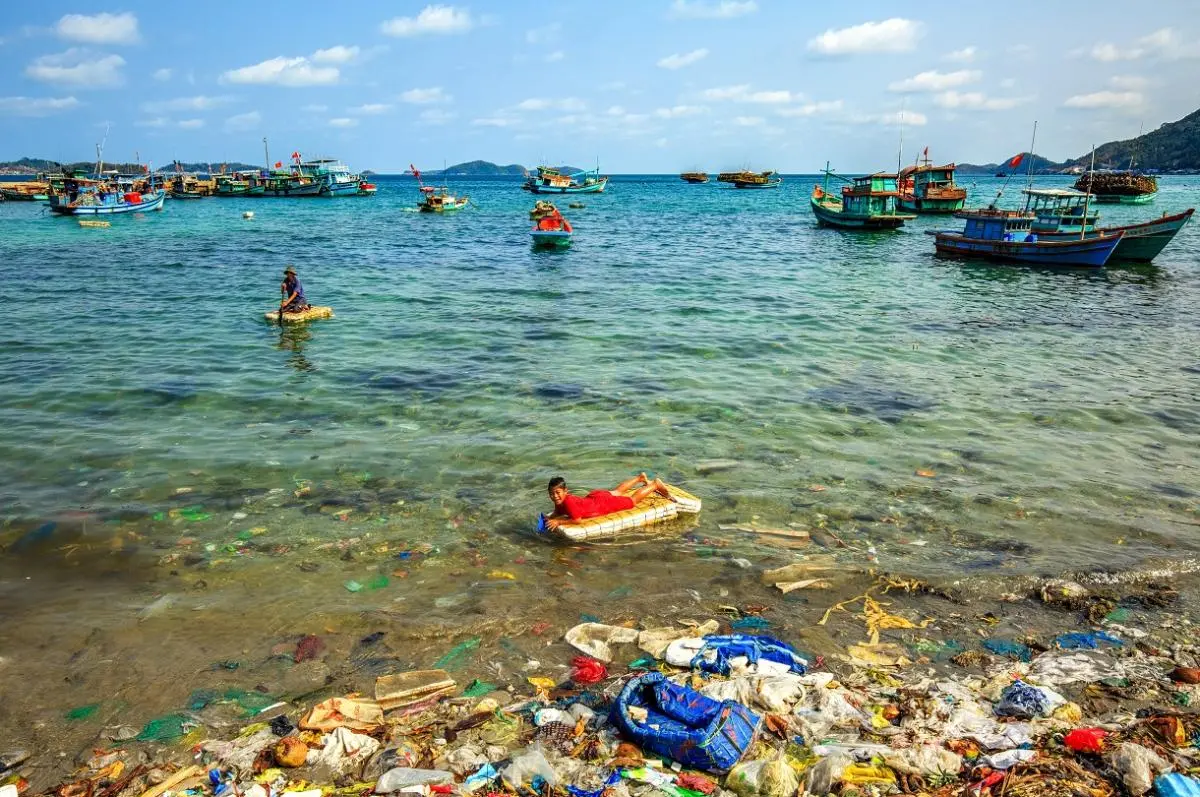 Children boats made of garbage in Nam Du island