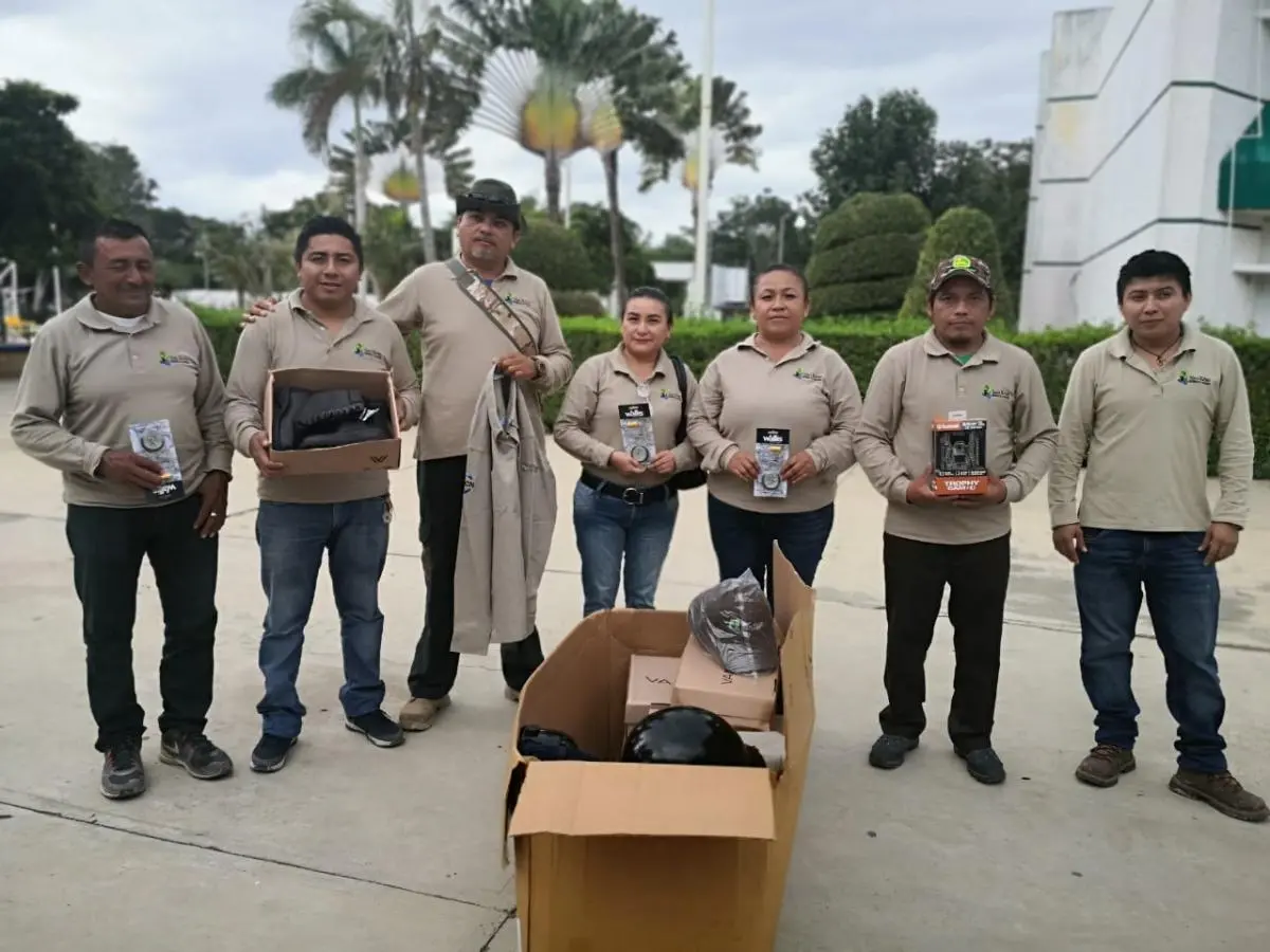 Brigadas comunitarias del Complejo Sian Ka’an de Quintana Roo, México, recibieron equipo de campo para desarrollar tareas de control y vigilancia en las áreas protegidas que conforman ese territorio.