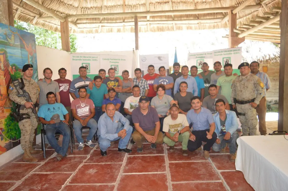 Los guardarrecursos quienes acudieron a la capacitación ejecutan a diario importantes tareas para proteger la diversidad biológica, el patrimonio natural y cultural de la Selva Maya en Petén, Guatemala. 