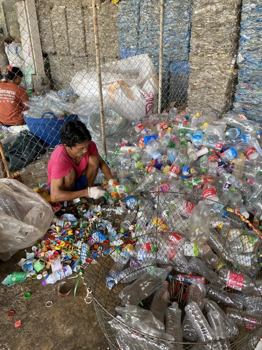 Sorting of plastic wastes at a community-based plastics recycling facility