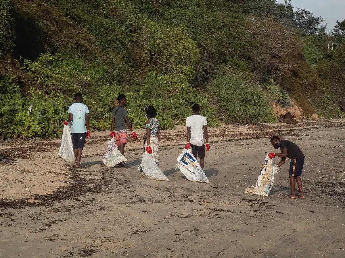Communities participate in beach clean up in Mozambique 