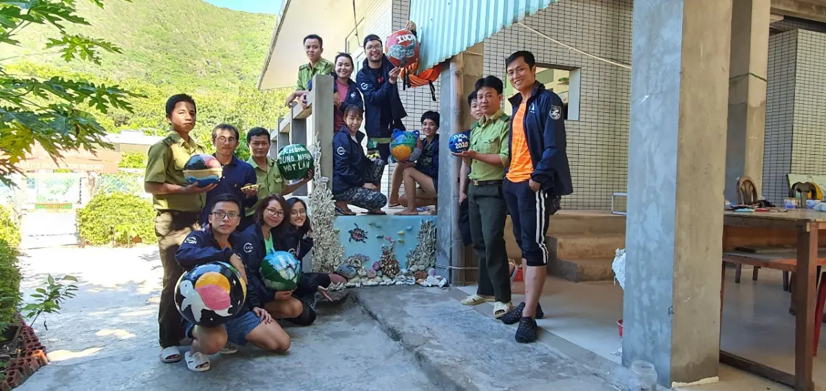 Volunteers in Con Dao National Park