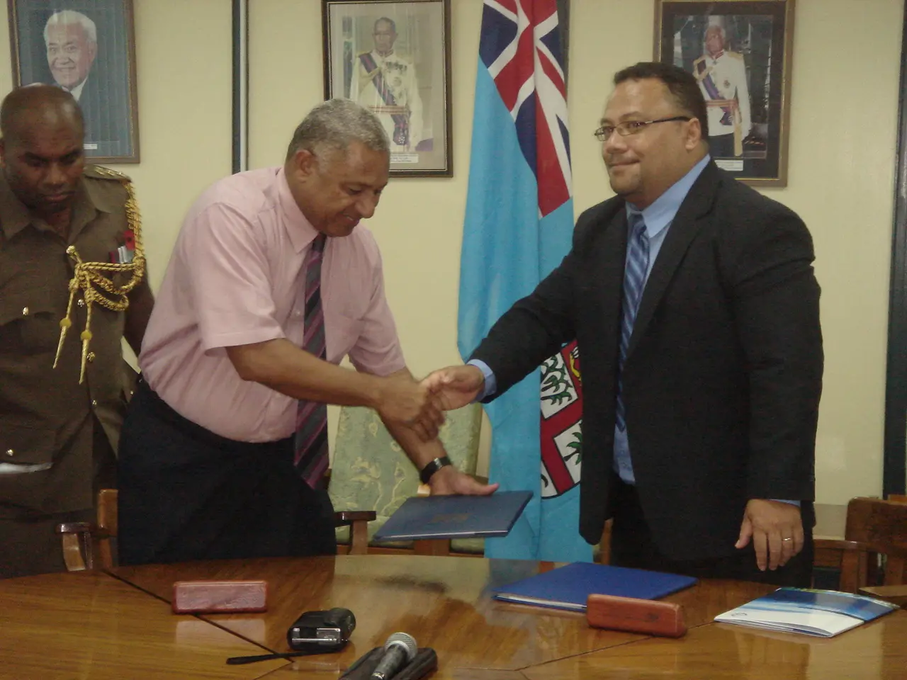 Fiji's Interim Prime Minister, Commodore Voreqe Bainimarama with IUCN Oceania Regional Office Director, Taholo Kami at the signing ceremony
